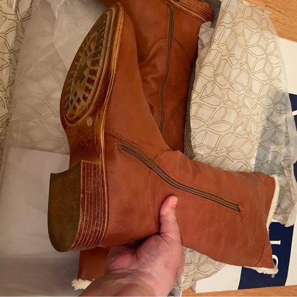 Over the knee high Cognac Vegan Boots with fur inside - Picture 4 of 5